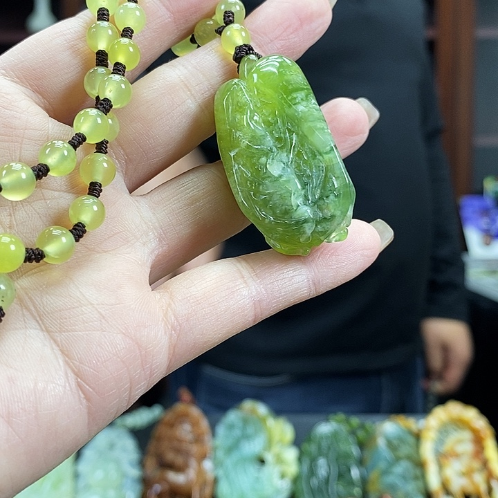 蛇纹石玉吊坠未镶嵌