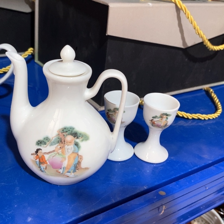 卧***生瓷片寿星一壶两杯