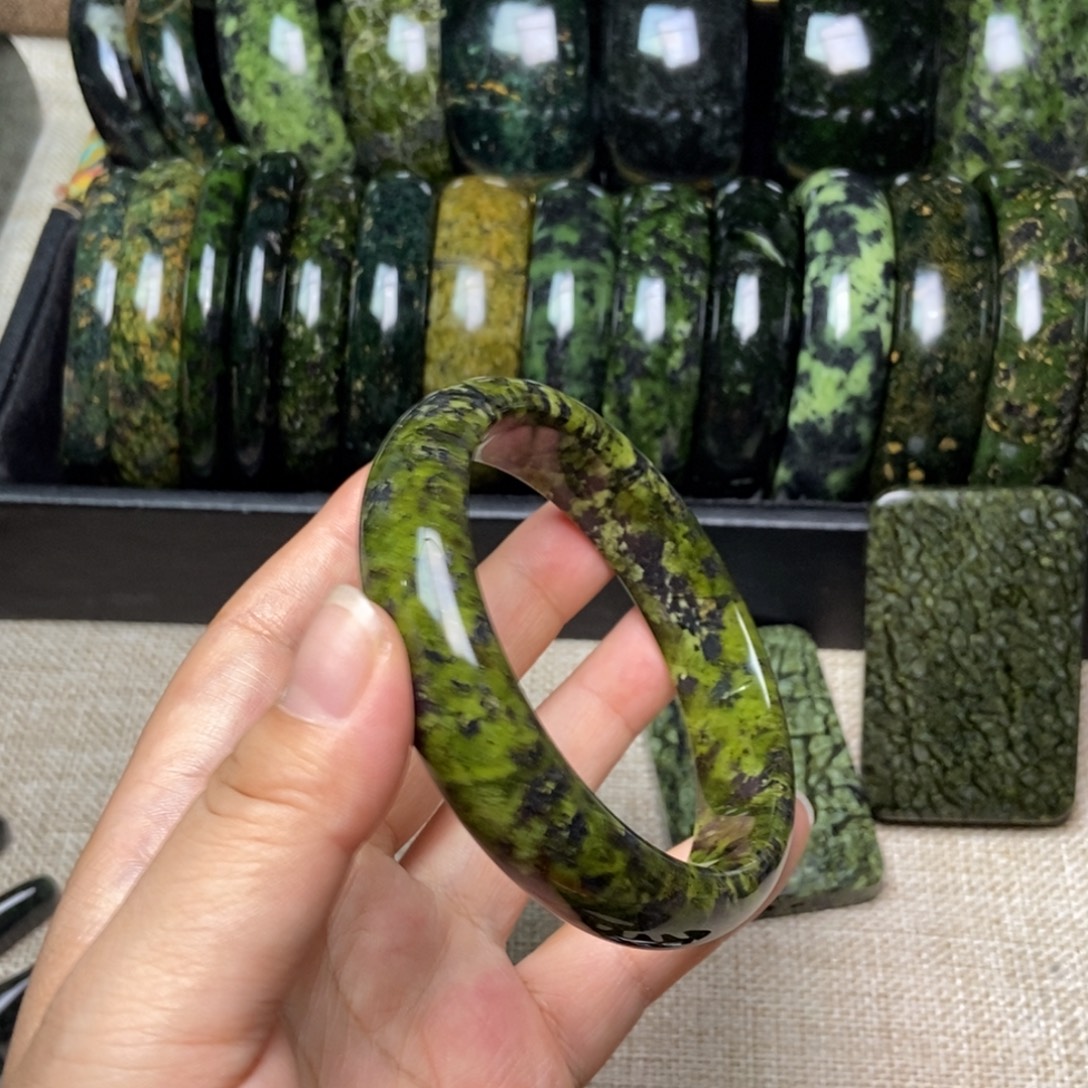 用***2未镶嵌蛇纹石玉手链