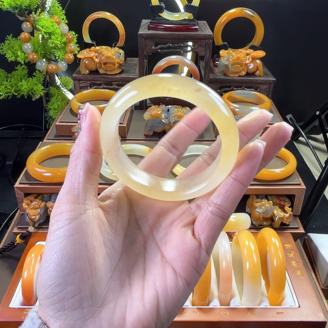 未镶嵌手镯石英质玉