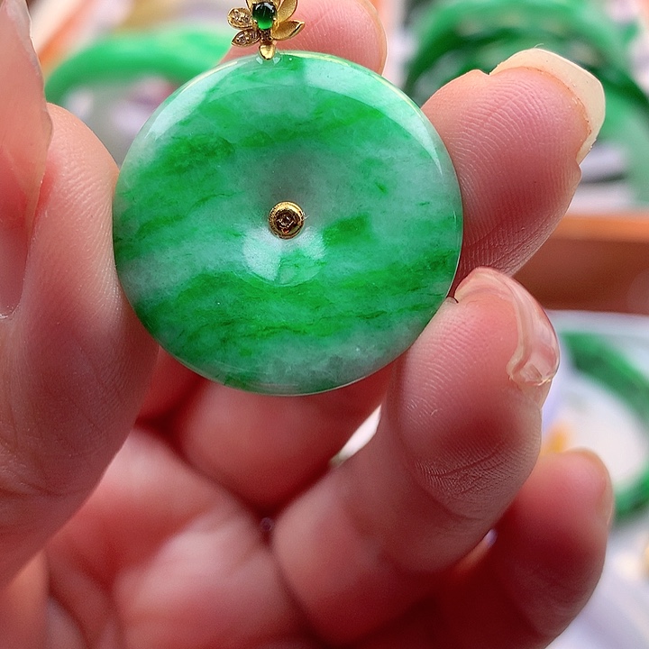 翡翠颈饰18K金镶嵌翡翠