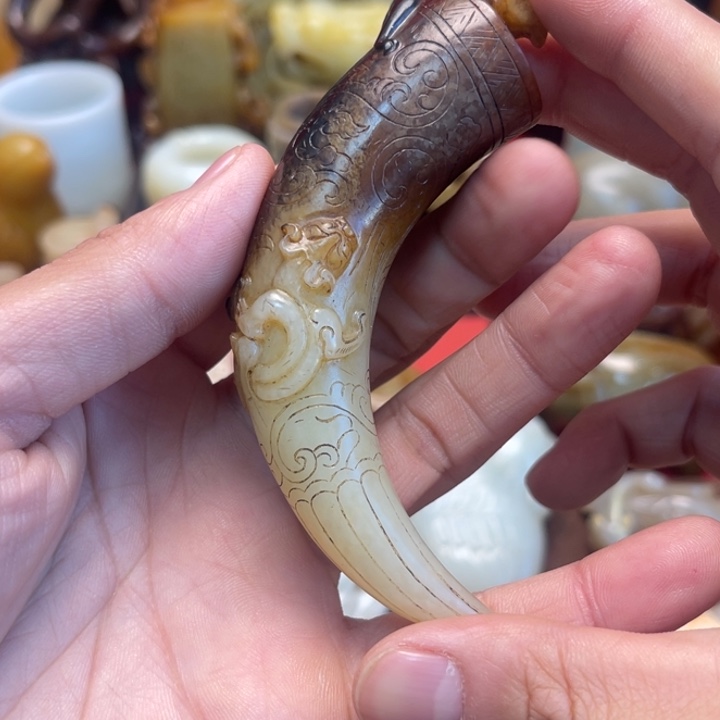 如***哥和田玉未镶嵌挂件