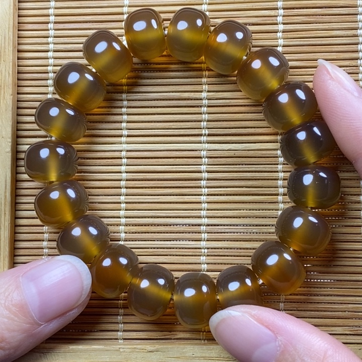 浅***月玛瑙/玉髓未镶嵌手链