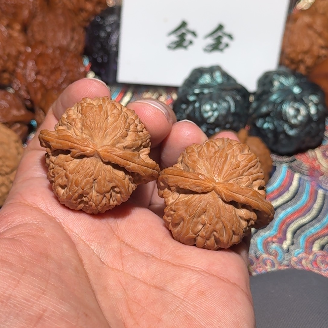 把件文玩核桃1668球白，尺寸40 38 34