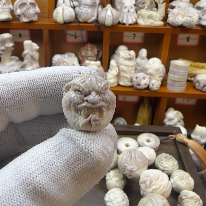 非金属配饰鹿角雕刻生肖蛇