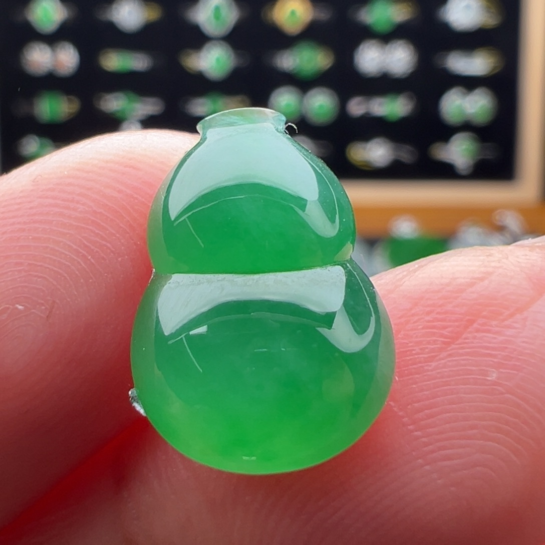 翡翠未镶嵌颈饰葫芦