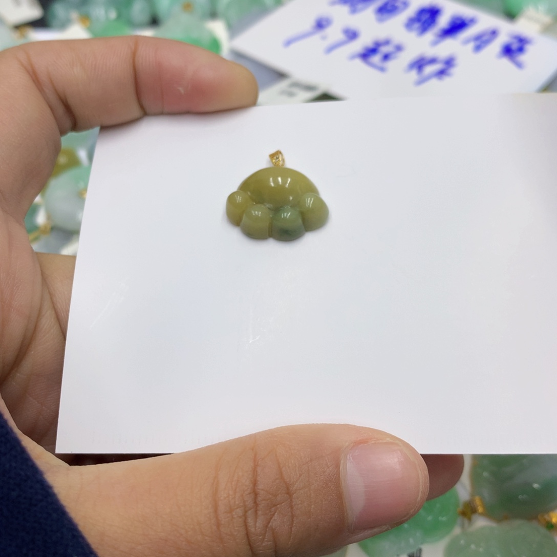 翡翠颈饰未镶嵌翡翠