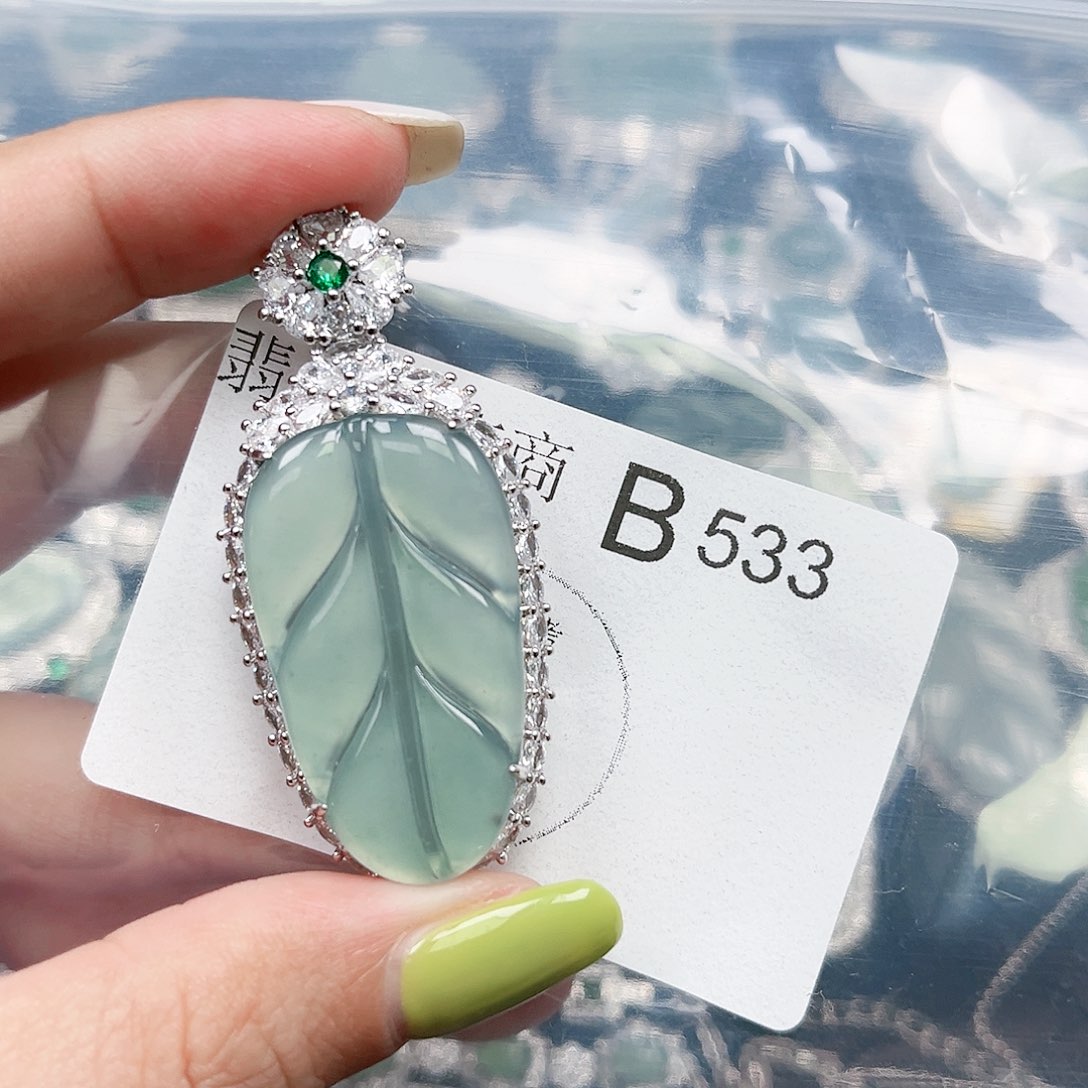 翡翠颈饰未镶嵌翡翠533