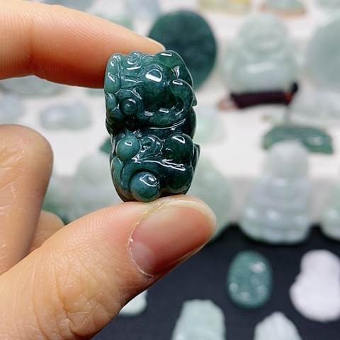 翡翠颈饰未镶嵌吊坠