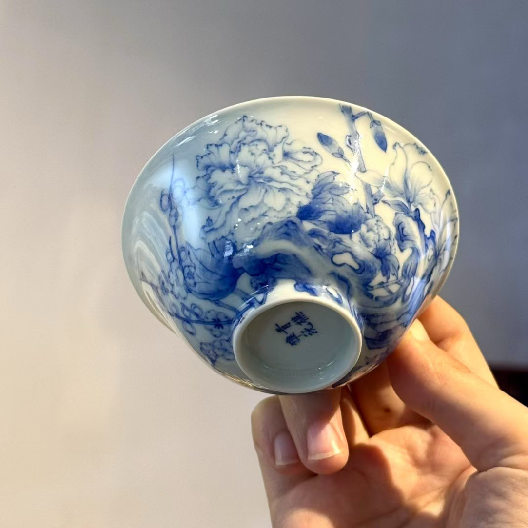 青樵轩 枝上乐撇口主人杯青花花鸟 玉兰花太湖石牡丹绶带鸟手绘