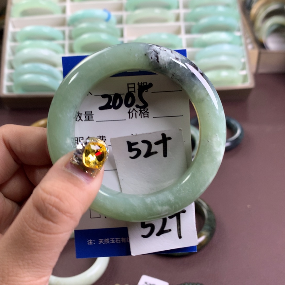 蛇纹石玉手镯未镶嵌2005