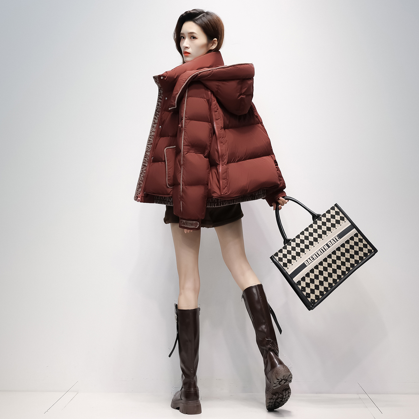 时尚高级感短款羽绒服女2025冬季新款百搭蓬松保暖红色超好看外套