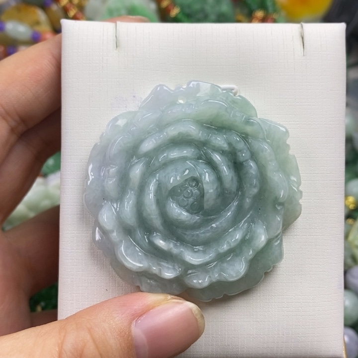 翡翠未镶嵌吊坠(赠链)