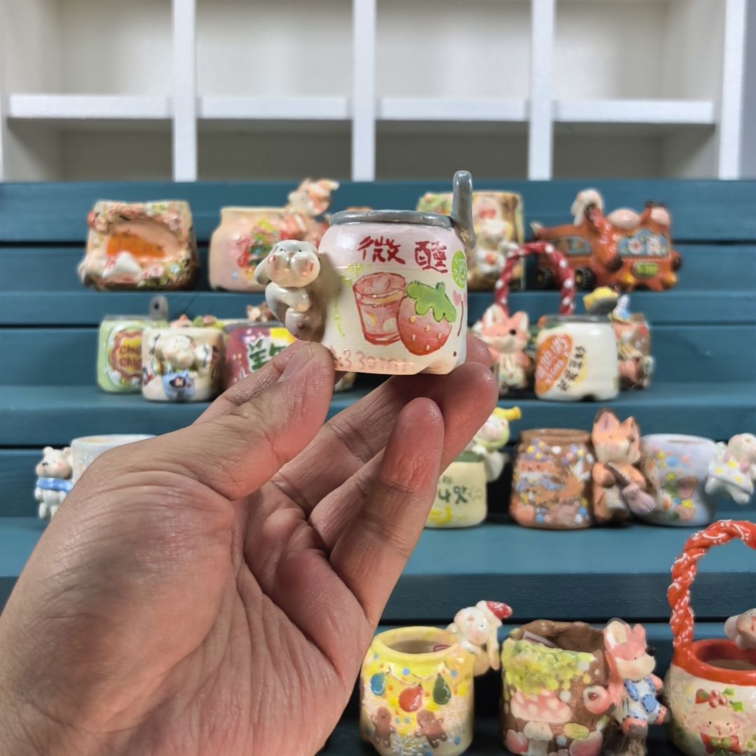 困***呐精品易拉罐 粉嫩小兔 手绘多肉花盆
