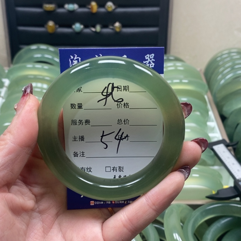 【闪购商品】蛇纹石玉手镯未镶嵌我*?