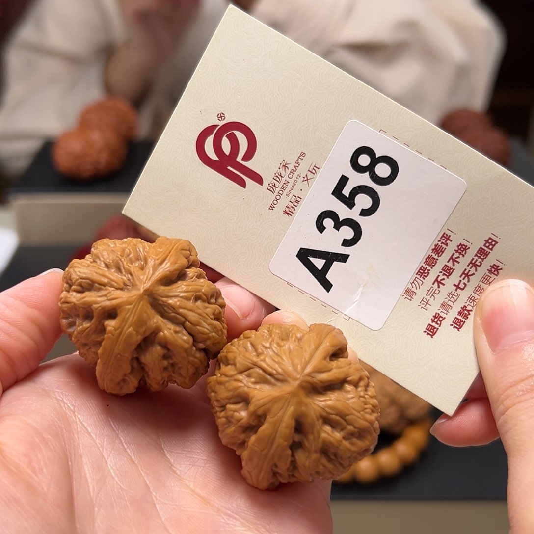 文玩核桃把件红锦鲤37