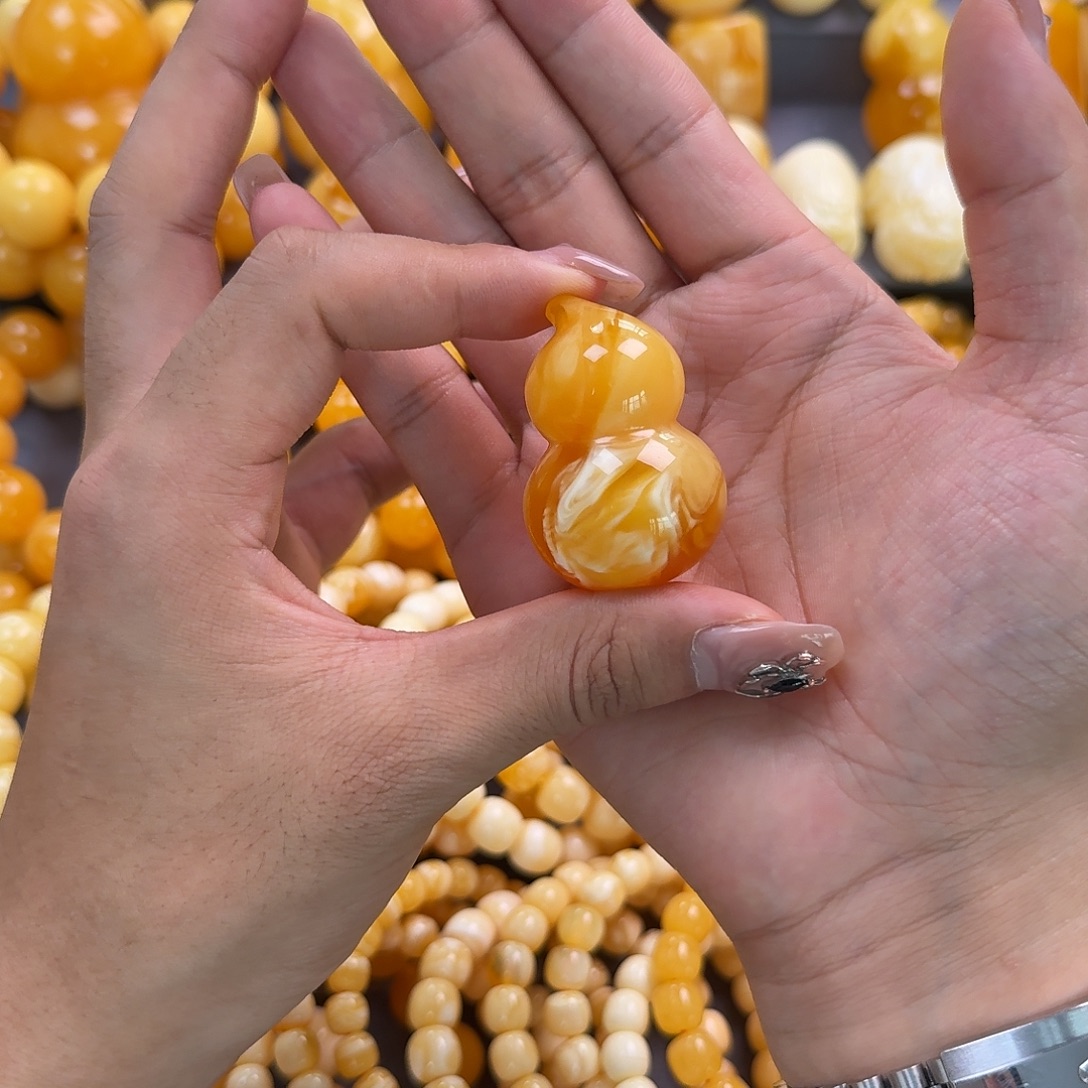 蜜蜡未镶嵌珠宝奇石