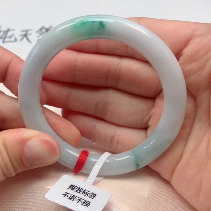 翡翠手镯未镶嵌55圈