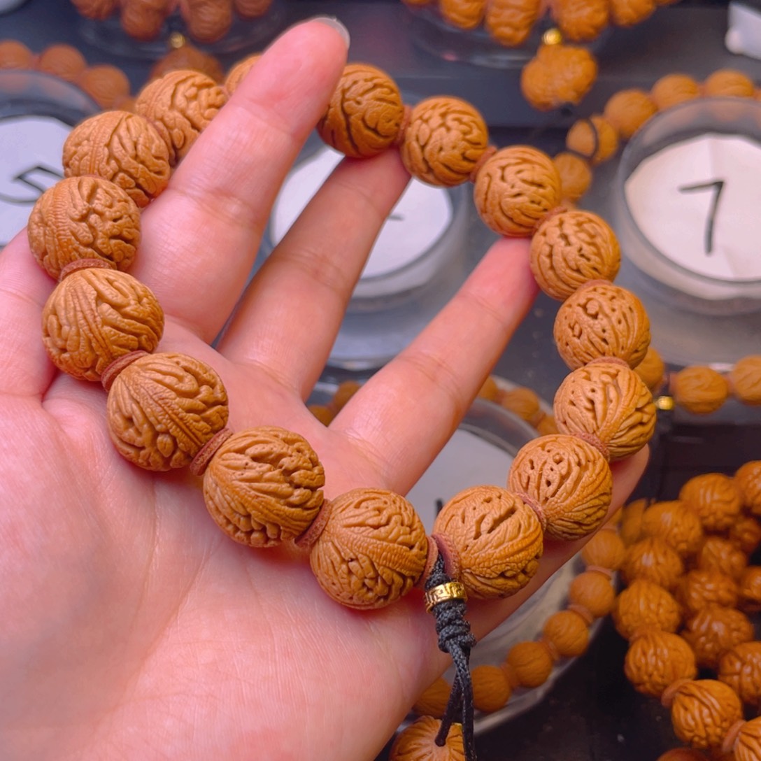 王****吊坠桃核耶耶耶耶