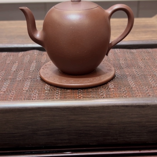 紫砂茶壶黄龙山原矿底槽清半手工瑕（200 cc）