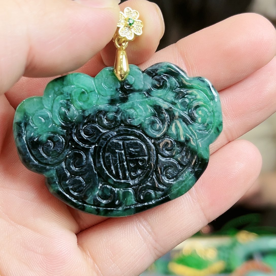 翡翠颈饰未镶嵌吊坠