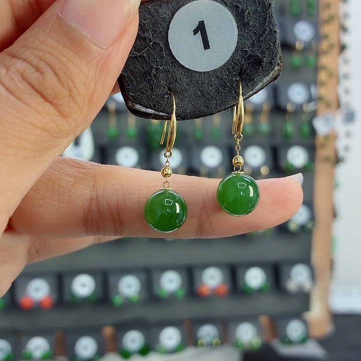 18K金镶嵌和田玉耳饰