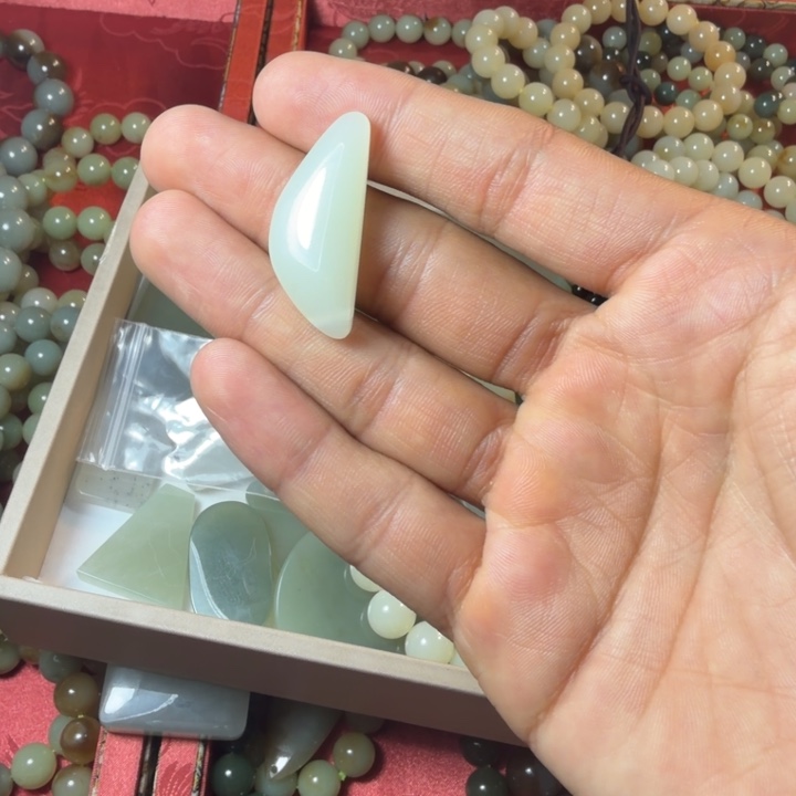 和田玉（糖玉）未镶嵌手链