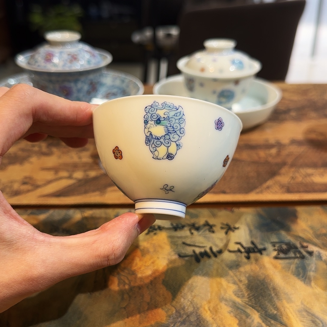 明逸堂斗彩小狮子鸡心杯【60ml】