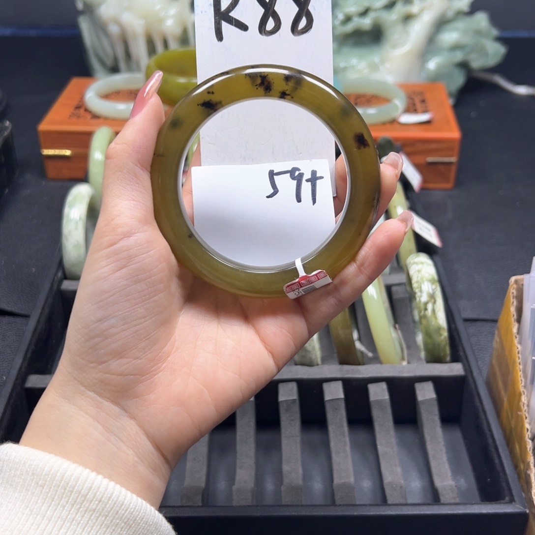 蛇纹石玉未镶嵌手镯