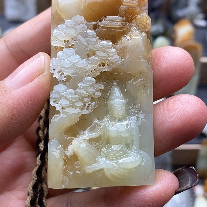 颈饰未镶嵌和田玉（糖玉）