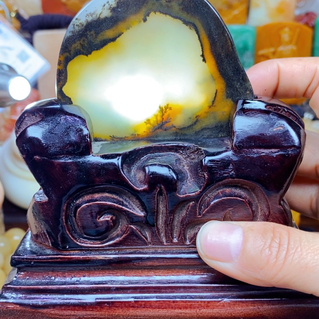 石英质玉（黄龙玉）颈饰未镶嵌