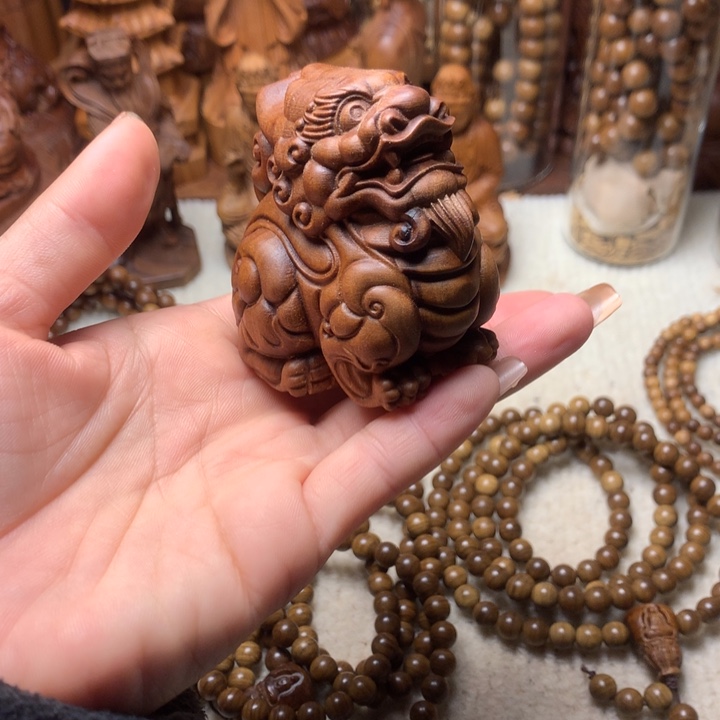 檀香木其他老山檀香手把件瑕疵