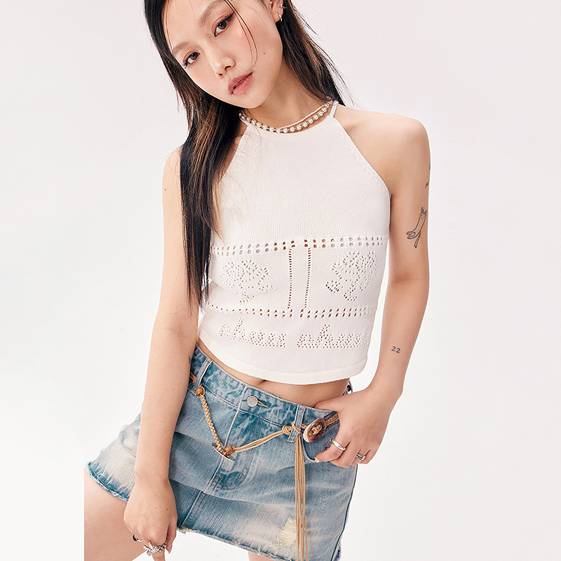 【13】CHUU字母镂空系带设计露背辣妹修身挂脖背心FHSD006J