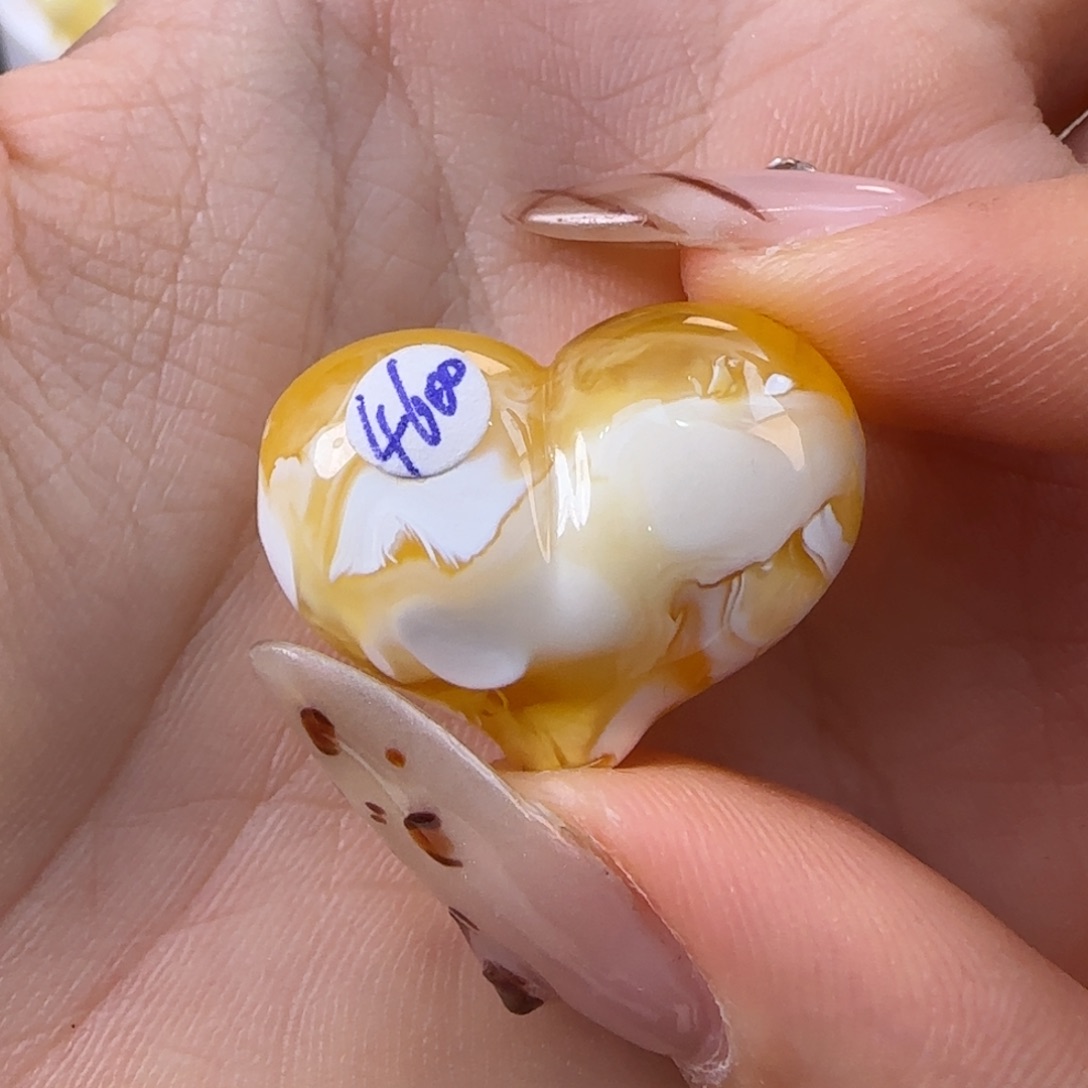 裸石琥珀未镶嵌念****)琥珀