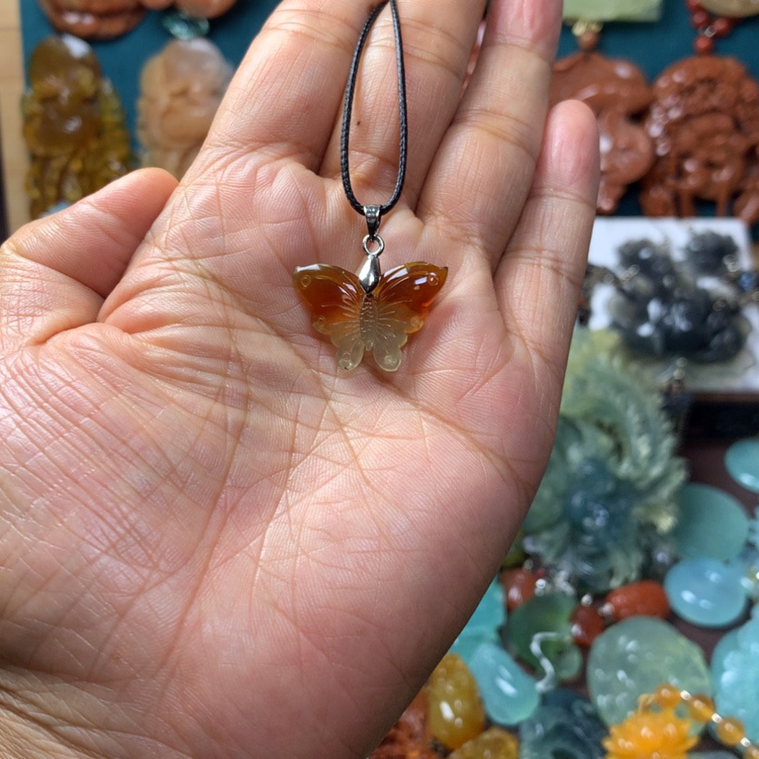 蛇纹石玉未镶嵌挂坠