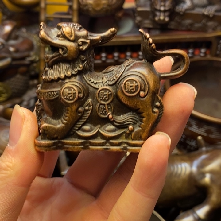 铜器摆件做工精良