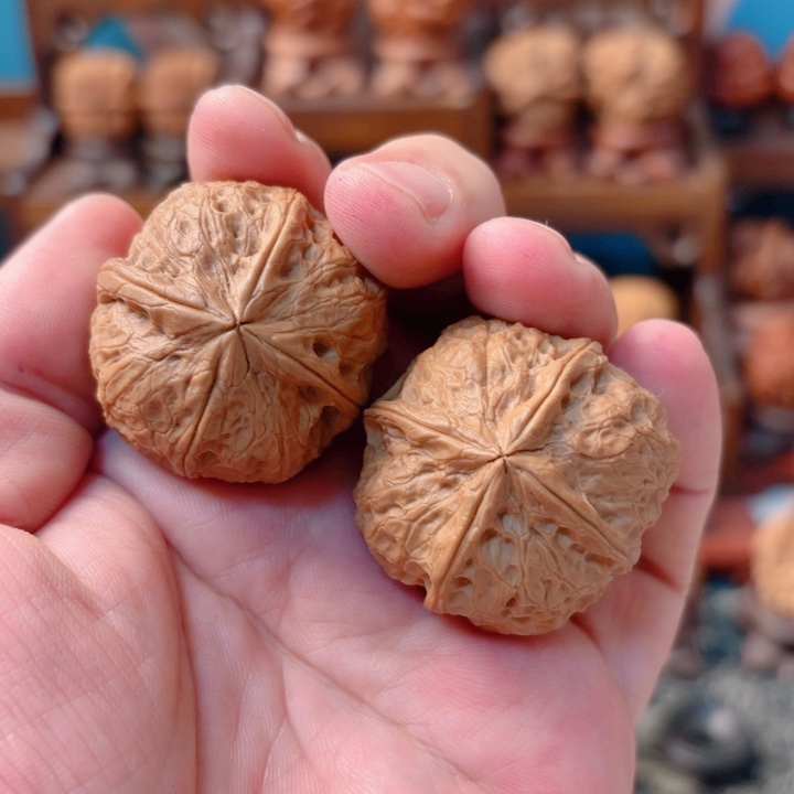 文玩核桃把件于**、八宝四棱