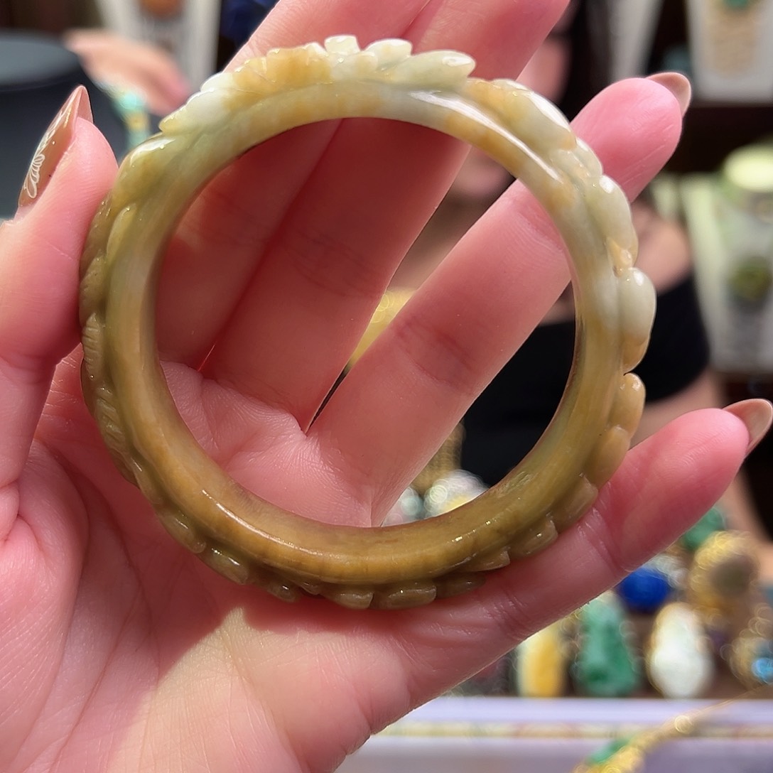 翡翠手镯未镶嵌，