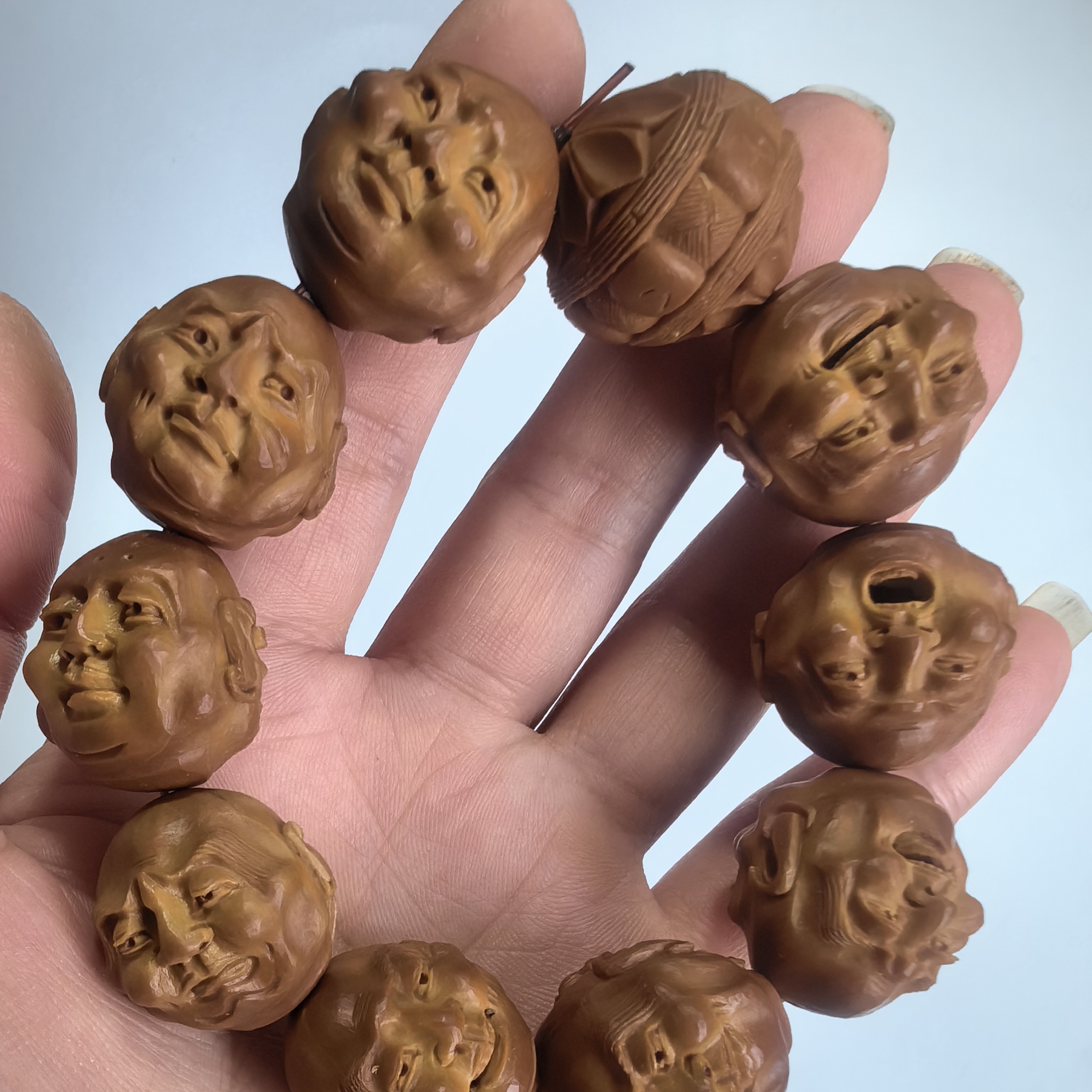 苏工橄榄核雕，纯手工雕刻老油核2.2X2.2须派十八罗汉