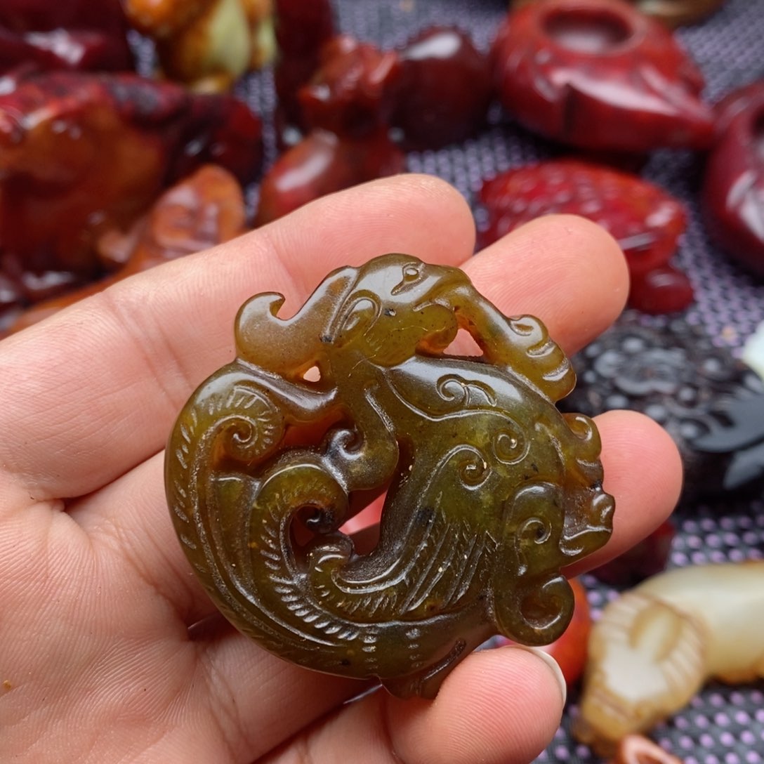 蛇纹石玉颈饰未镶嵌