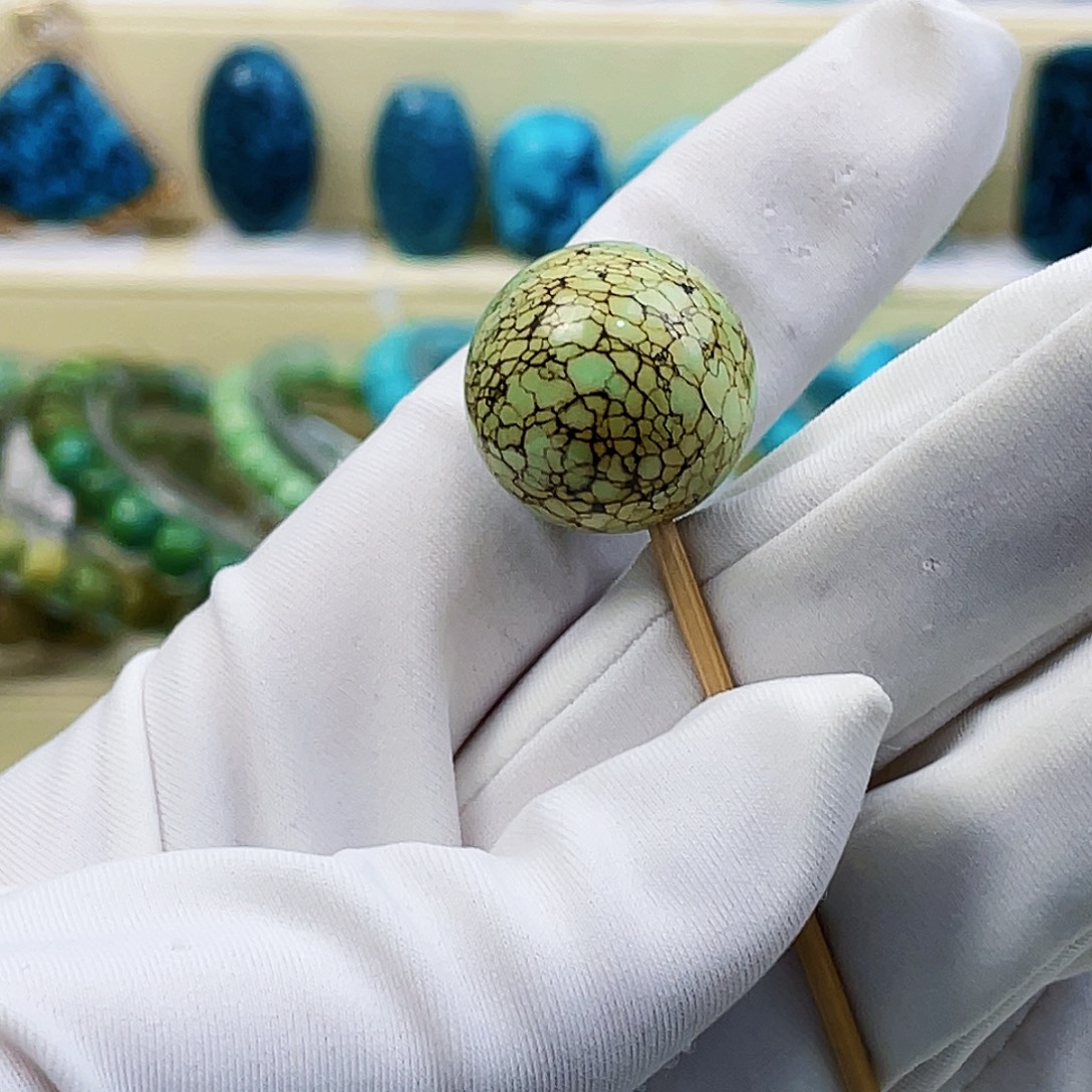 绿松石未镶嵌颈饰