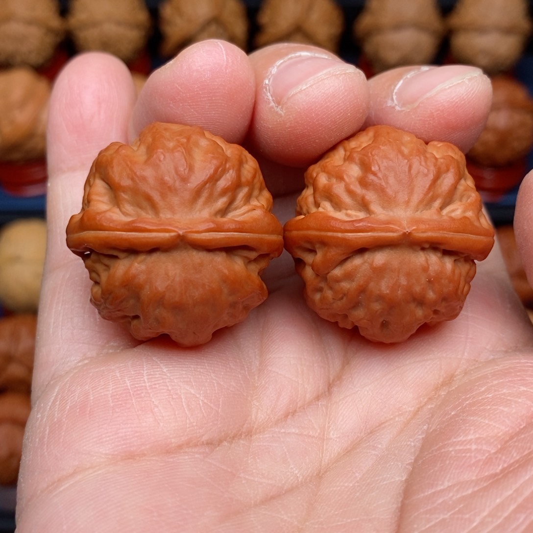 把件文玩核桃手捻野生精品玉石方尊