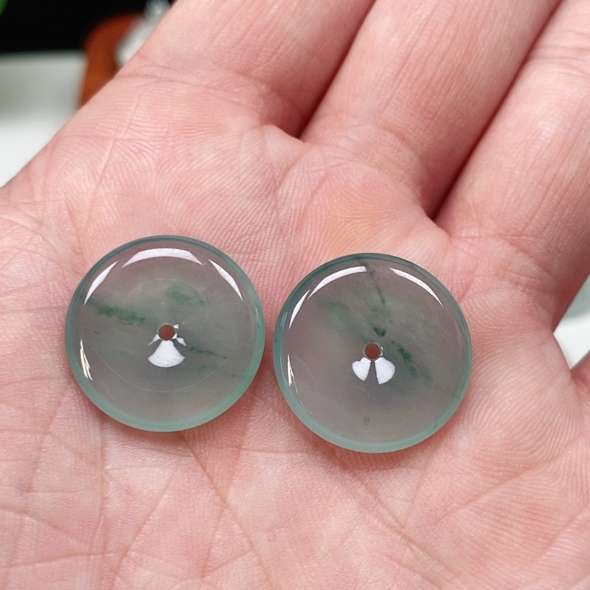 【闪购商品】翡翠吊坠(不含链)未镶嵌?**