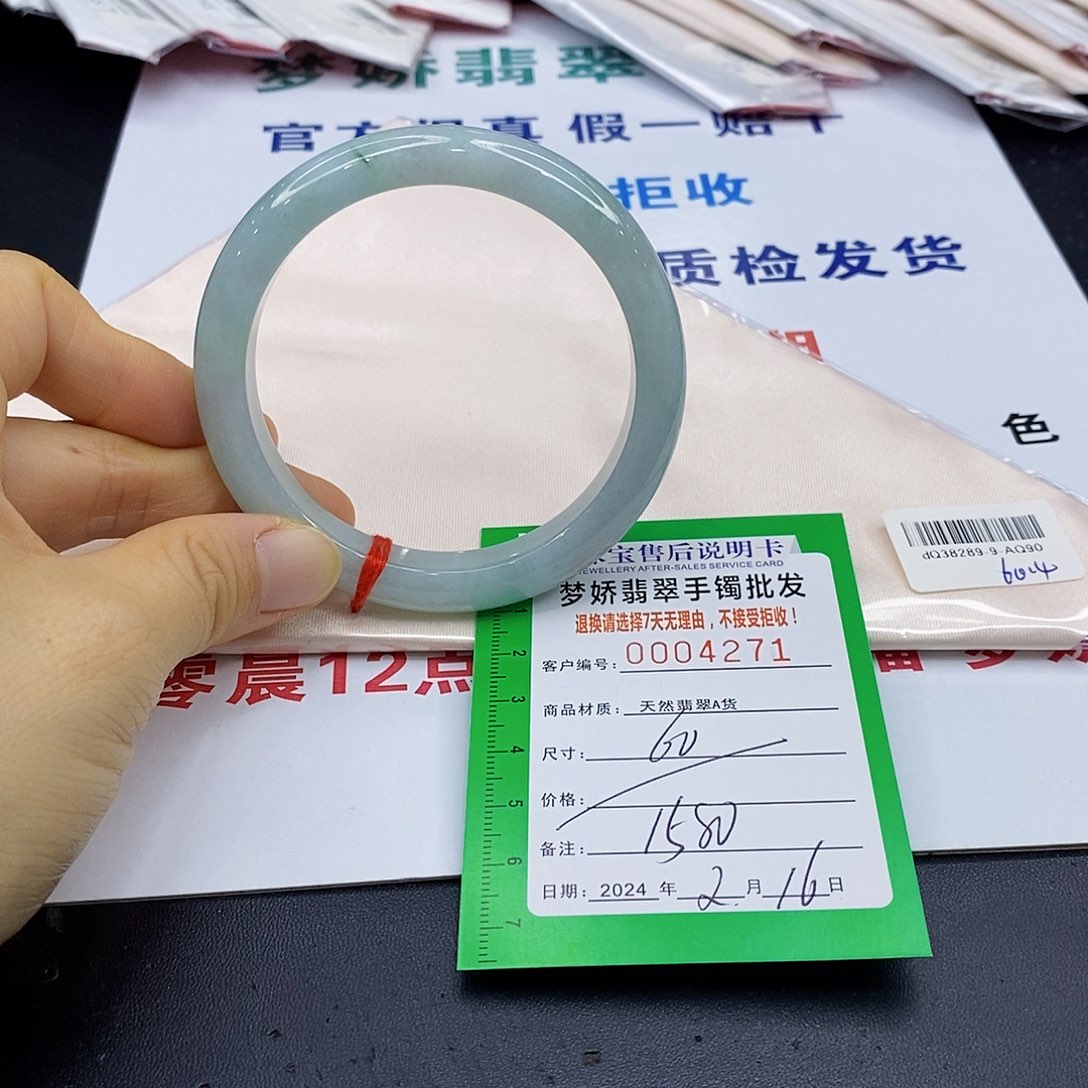 翡翠手镯未镶嵌翡翠手镯