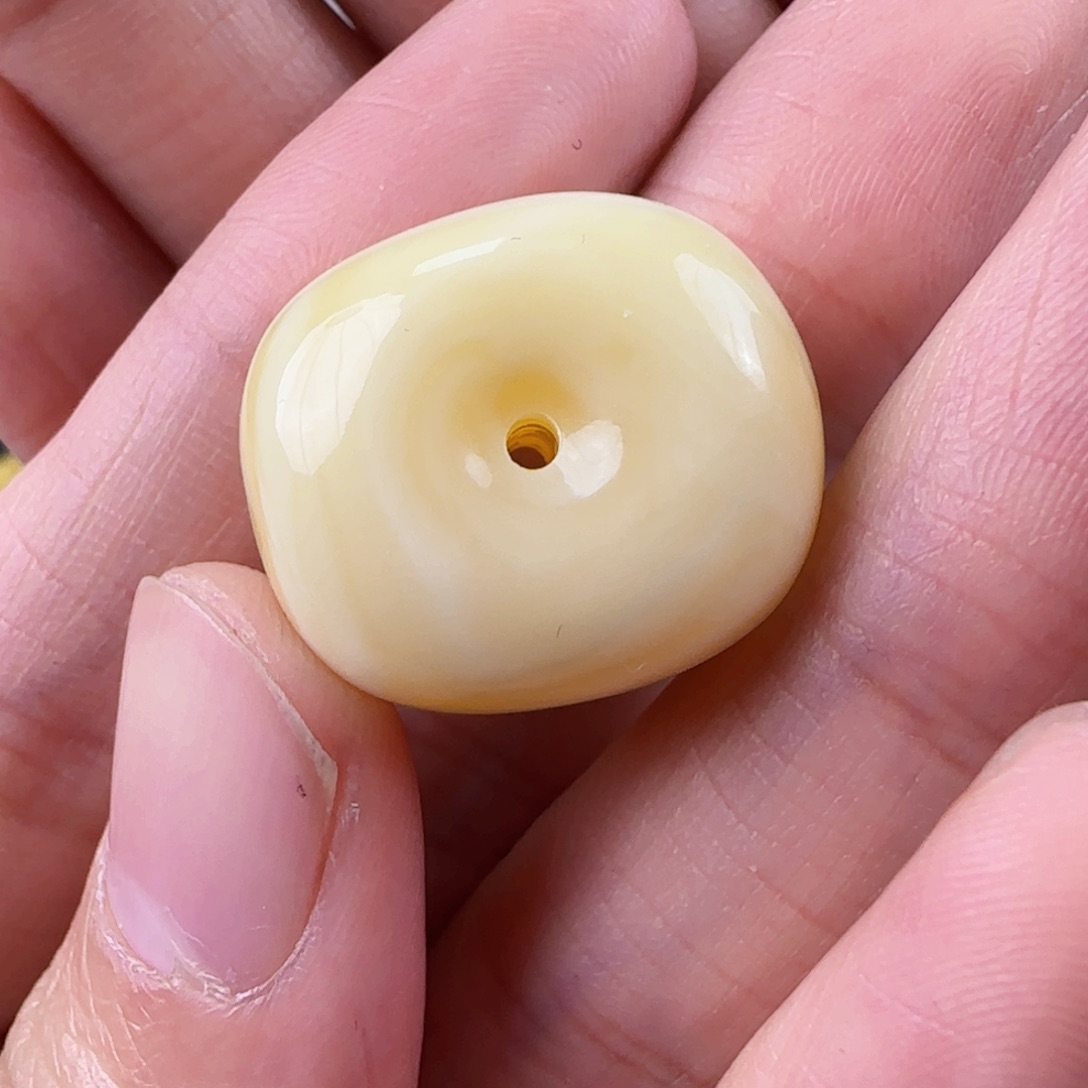 琥珀裸石未镶嵌蜜蜡