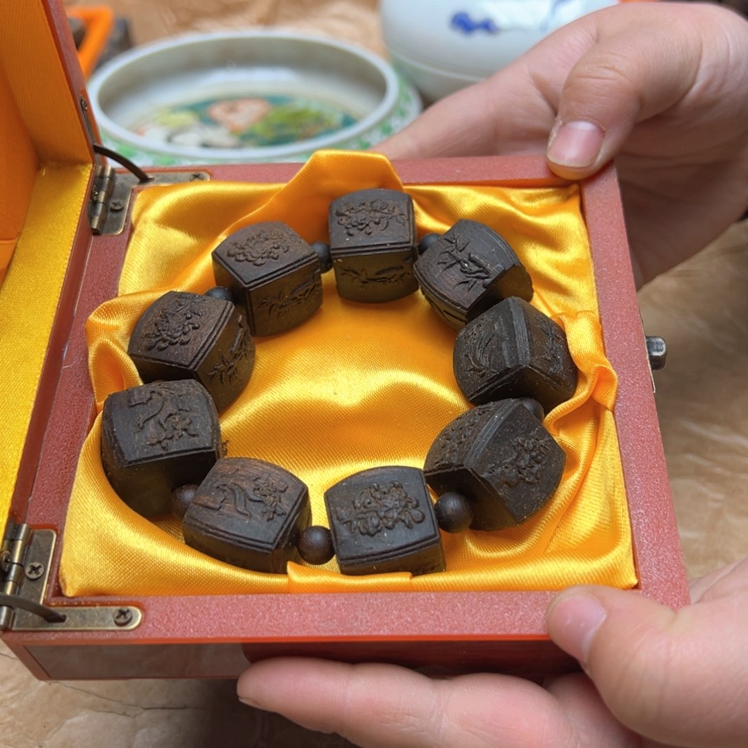 大叶紫檀（黑酸枝木类）