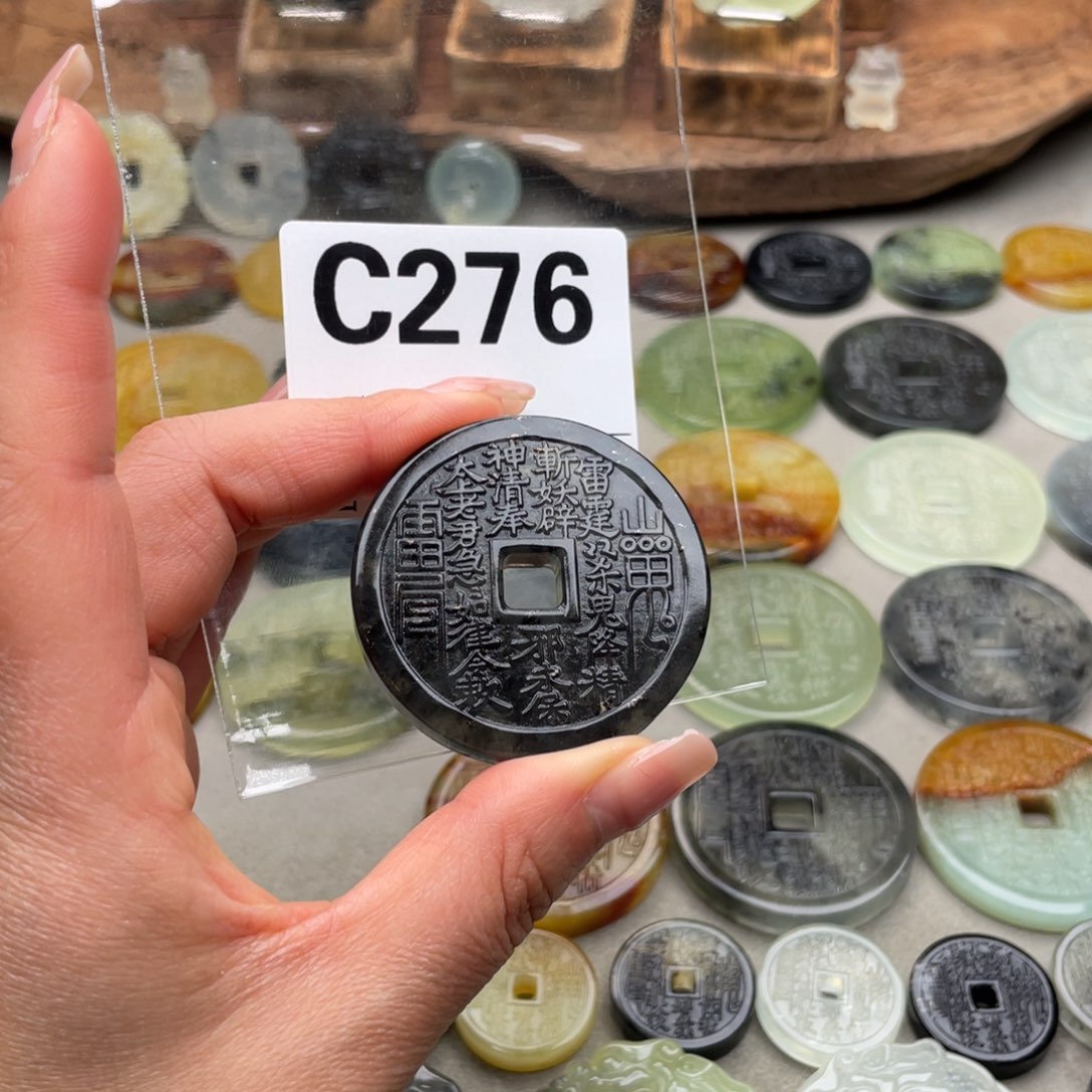 蛇纹石玉颈饰未镶嵌惊***?