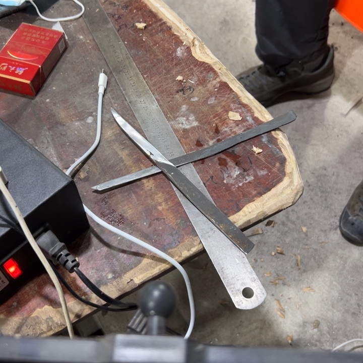 一***页砂岩石废铁一条V13