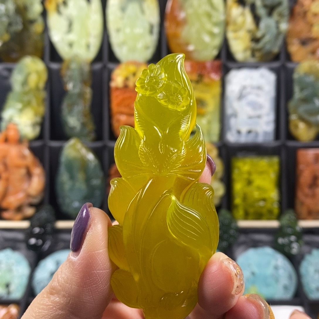 蛇纹石玉颈饰合金
