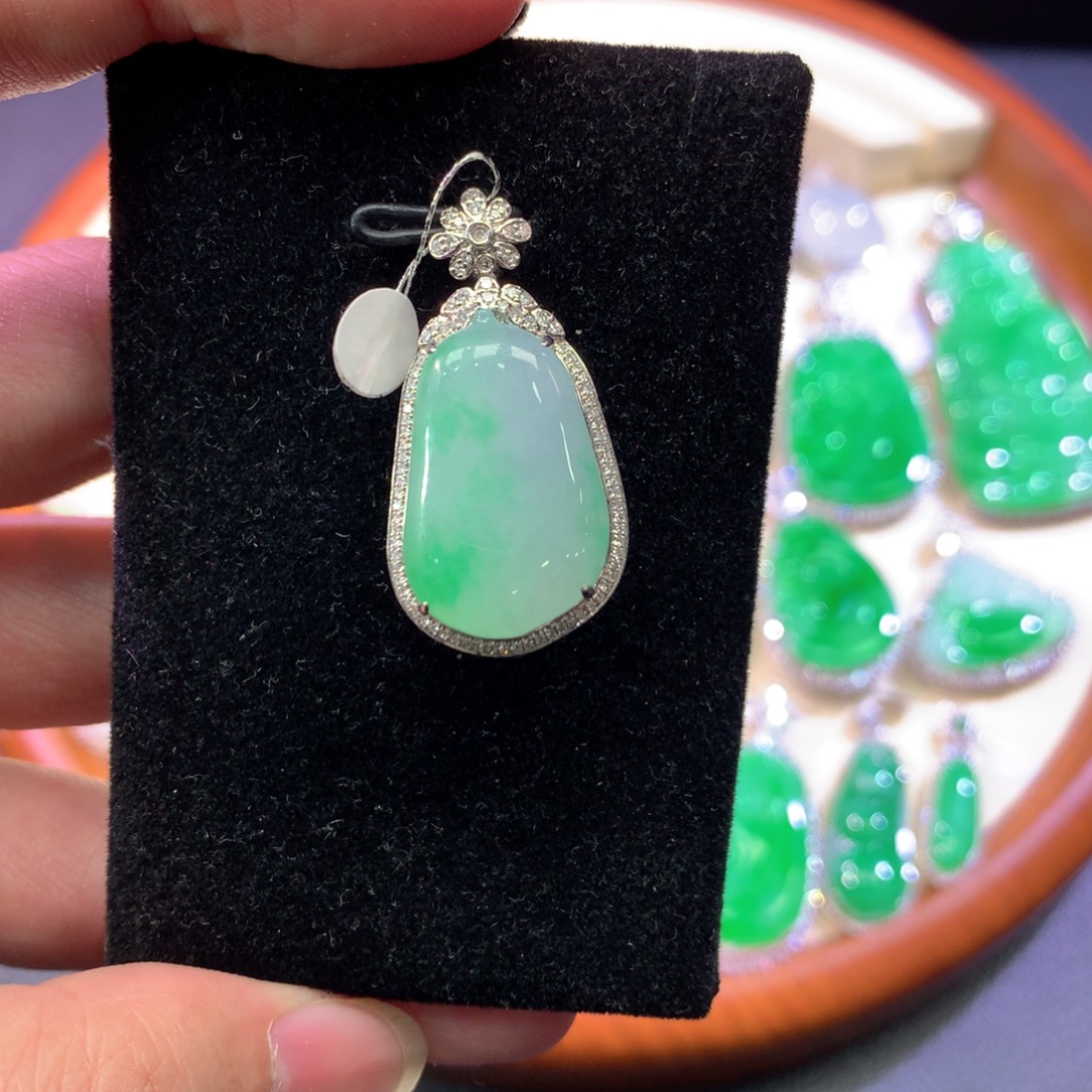 翡翠18K金镶嵌吊坠(不含链)